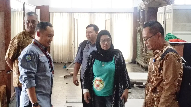 1761278538340-768x432